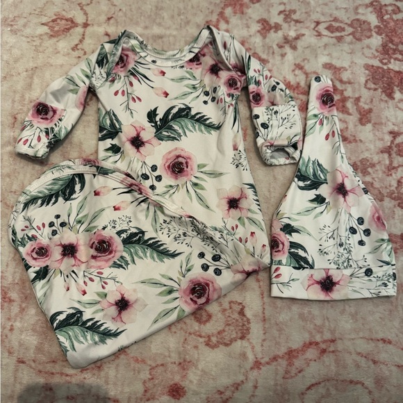 Terriboo Baby Girl (0-3 months) Long Sleeve Knotted gowns with matching hat x4 - Picture 5 of 11